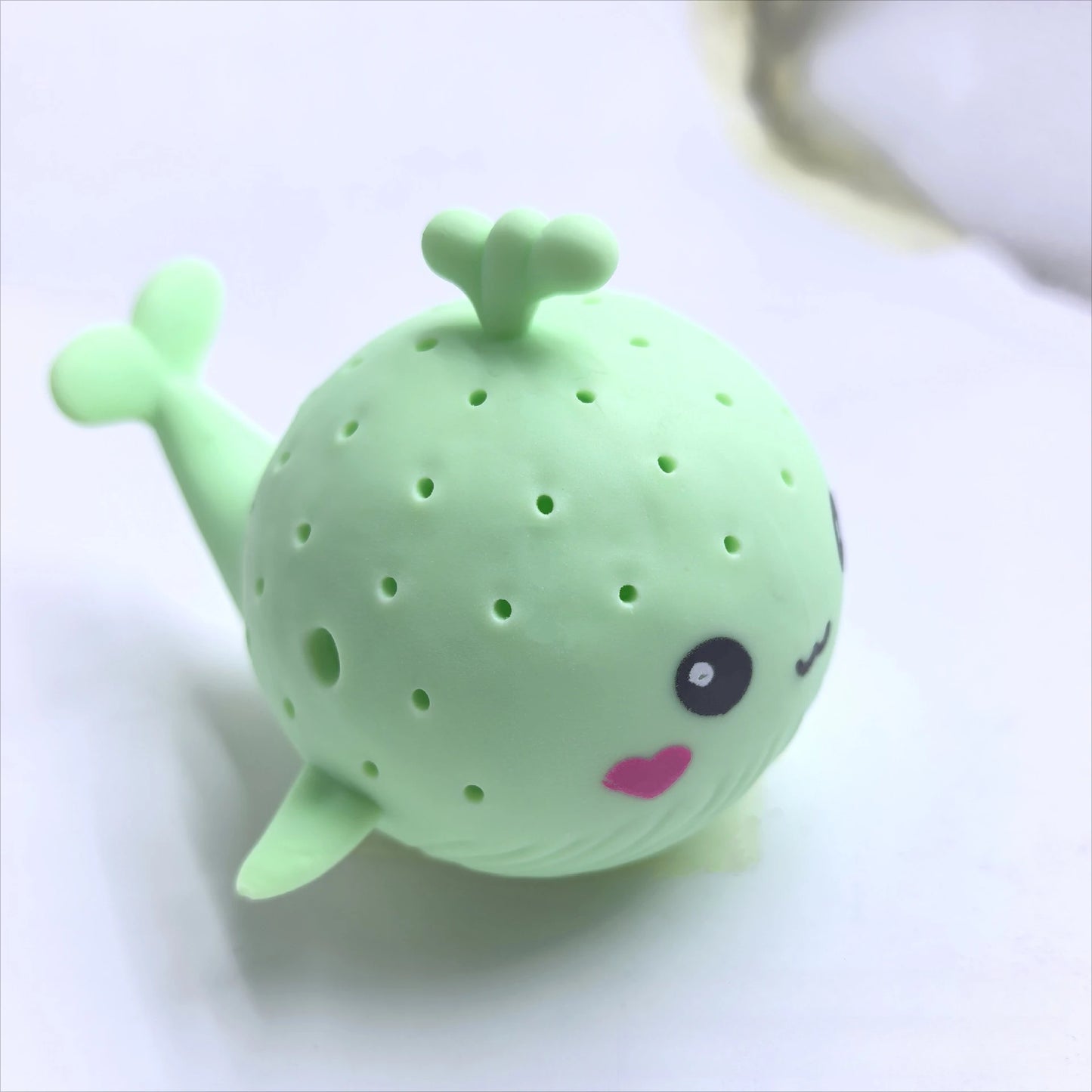 Bath Toys Sponge Water Absorbing Whale Squeezing Stress Relief Toys Summer Swimming Play Water Toy for Children Squishy Kid Baby