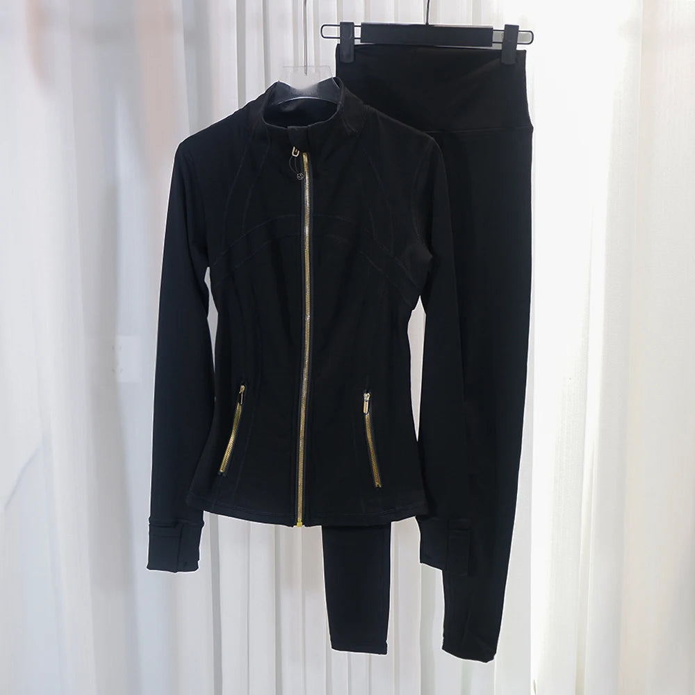 Gold zipper jacket paired with yoga pants, featuring quick-dry and breathability, elastic and slim-fitting design，sports