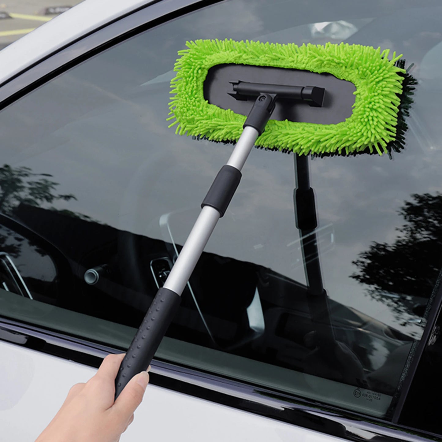Car Cleaning Brush for Windshield Telescopic Defogging Cleaner Dust Remover Tool Auto Windscreen Cleaning Brush for Car Mirrors