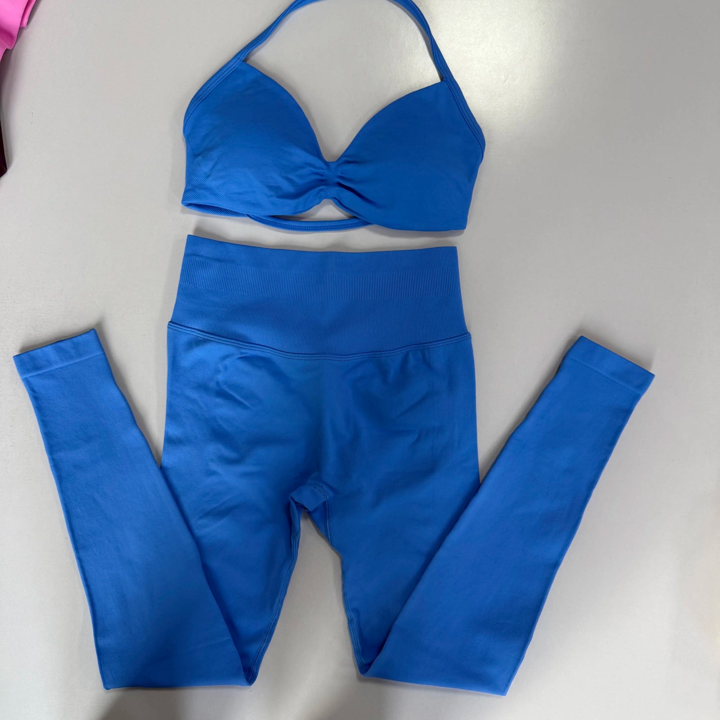 2-Piece Set Women's Seamless Clean (No Logo) Yoga Set, Halter Neck Sports Bra & High-Waisted Lifting Leggings for Gym Workouts