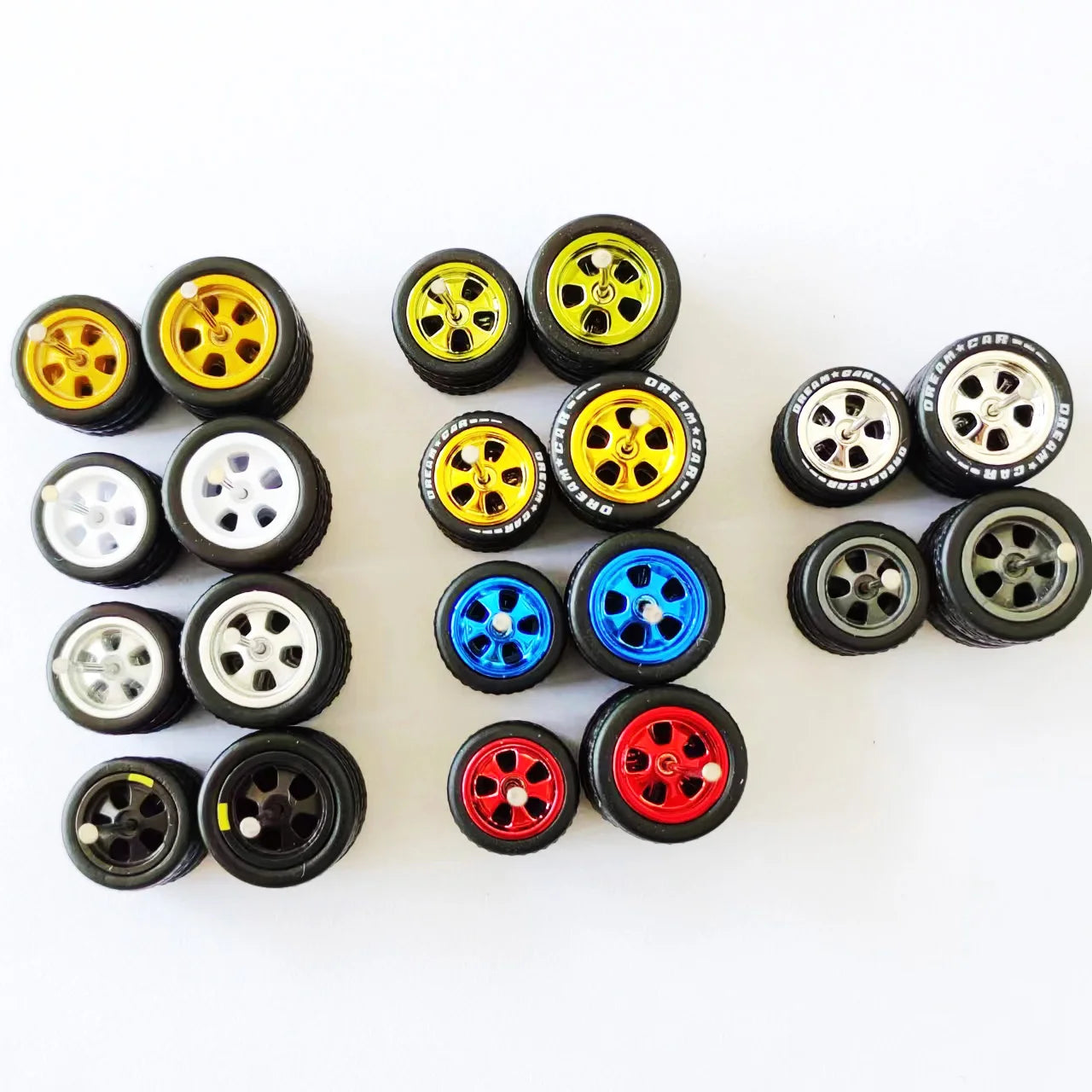 10 Sets 1/64 Staggered Wheels 11mm 13mm Drag Progressive Wheel Front Small Rear Large Rims Rubber Tires for 1:64 Model Cars HW