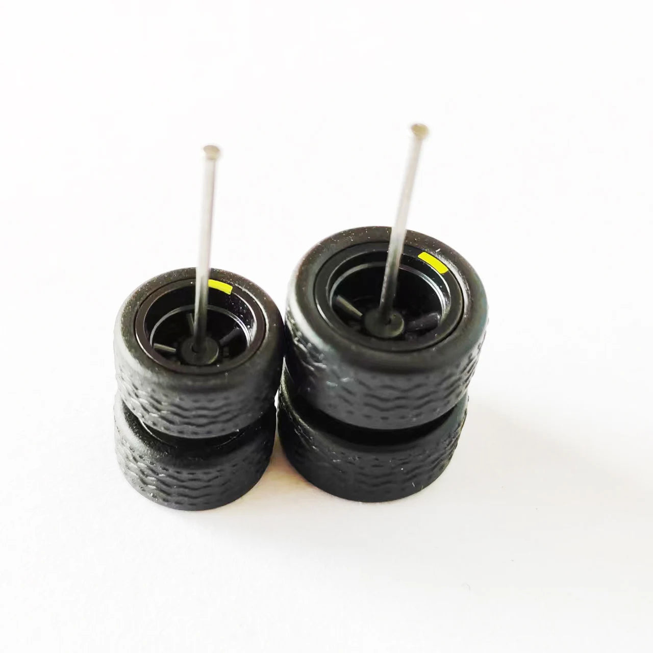 10 Sets 1/64 Staggered Wheels 11mm 13mm Drag Progressive Wheel Front Small Rear Large Rims Rubber Tires for 1:64 Model Cars HW