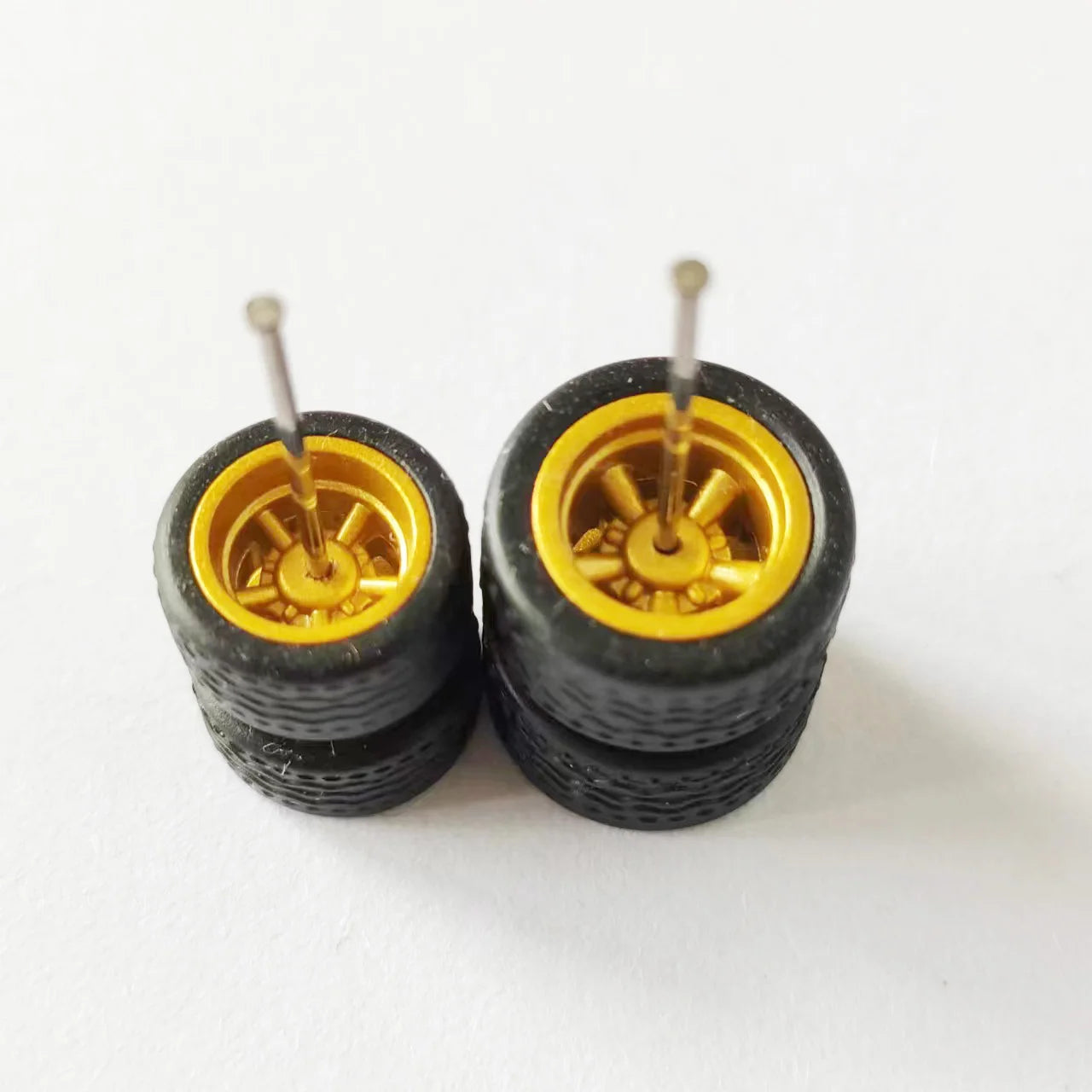 10 Sets 1/64 Staggered Wheels 11mm 13mm Drag Progressive Wheel Front Small Rear Large Rims Rubber Tires for 1:64 Model Cars HW