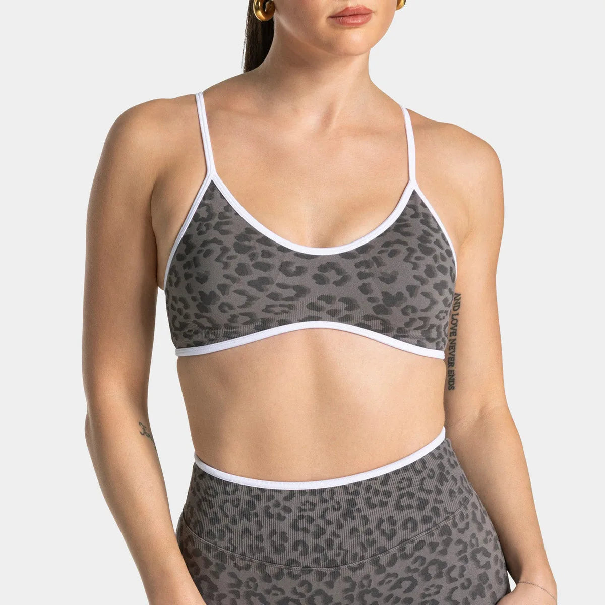 Logo Women's Beautiful Back Gather-up Sports Vest Yoga Fitness Bra Hanging Neck Design Underwear
