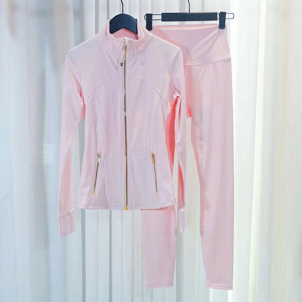 Gold zipper jacket paired with yoga pants, featuring quick-dry and breathability, elastic and slim-fitting design，sports
