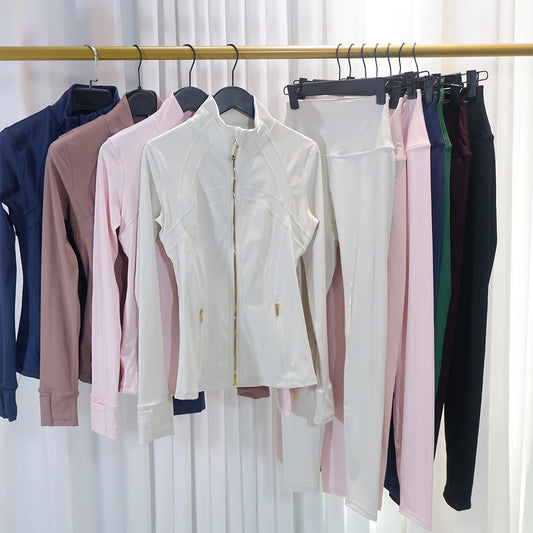 Gold zipper jacket paired with yoga pants, featuring quick-dry and breathability, elastic and slim-fitting design，sports