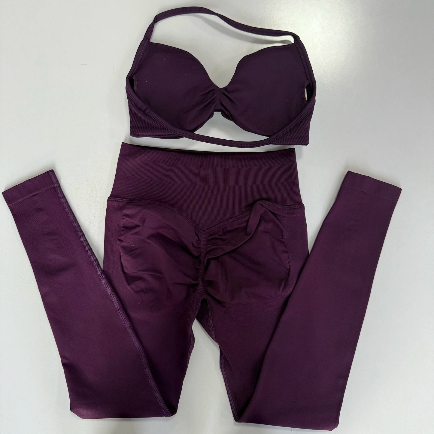 2-Piece Set Women's Seamless Clean (No Logo) Yoga Set, Halter Neck Sports Bra & High-Waisted Lifting Leggings for Gym Workouts