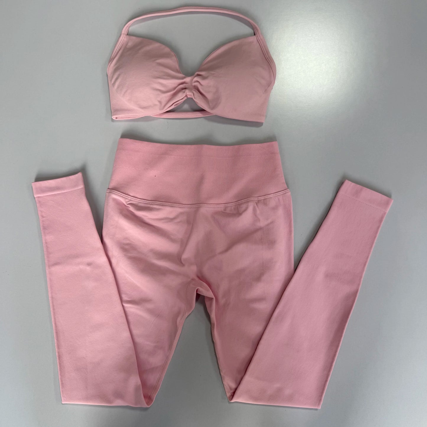 2-Piece Set Women's Seamless Clean (No Logo) Yoga Set, Halter Neck Sports Bra & High-Waisted Lifting Leggings for Gym Workouts